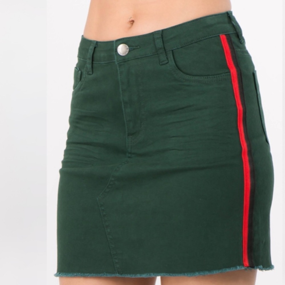 Green/Red side striped skirt - Picture 4 of 4